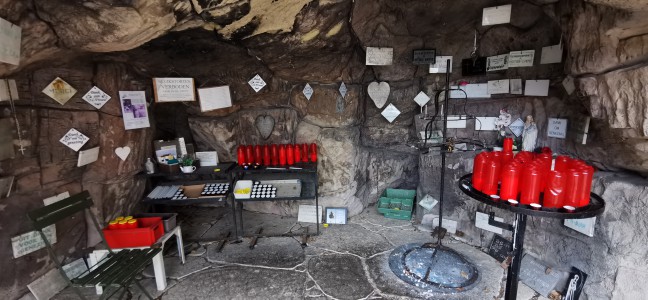  ﻿La grotte de Lourdes à Houppe.